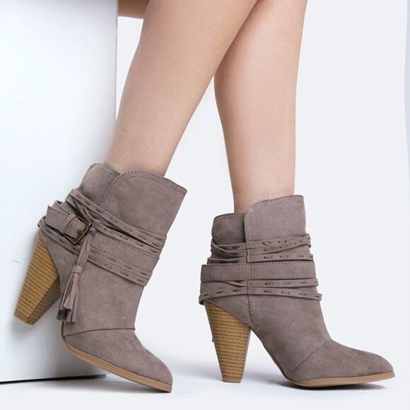 Qupid Raelynn 32 Taupe Strappy Buckle Chunky Stacked Heeled Booties 6 - Picture 1 of 12